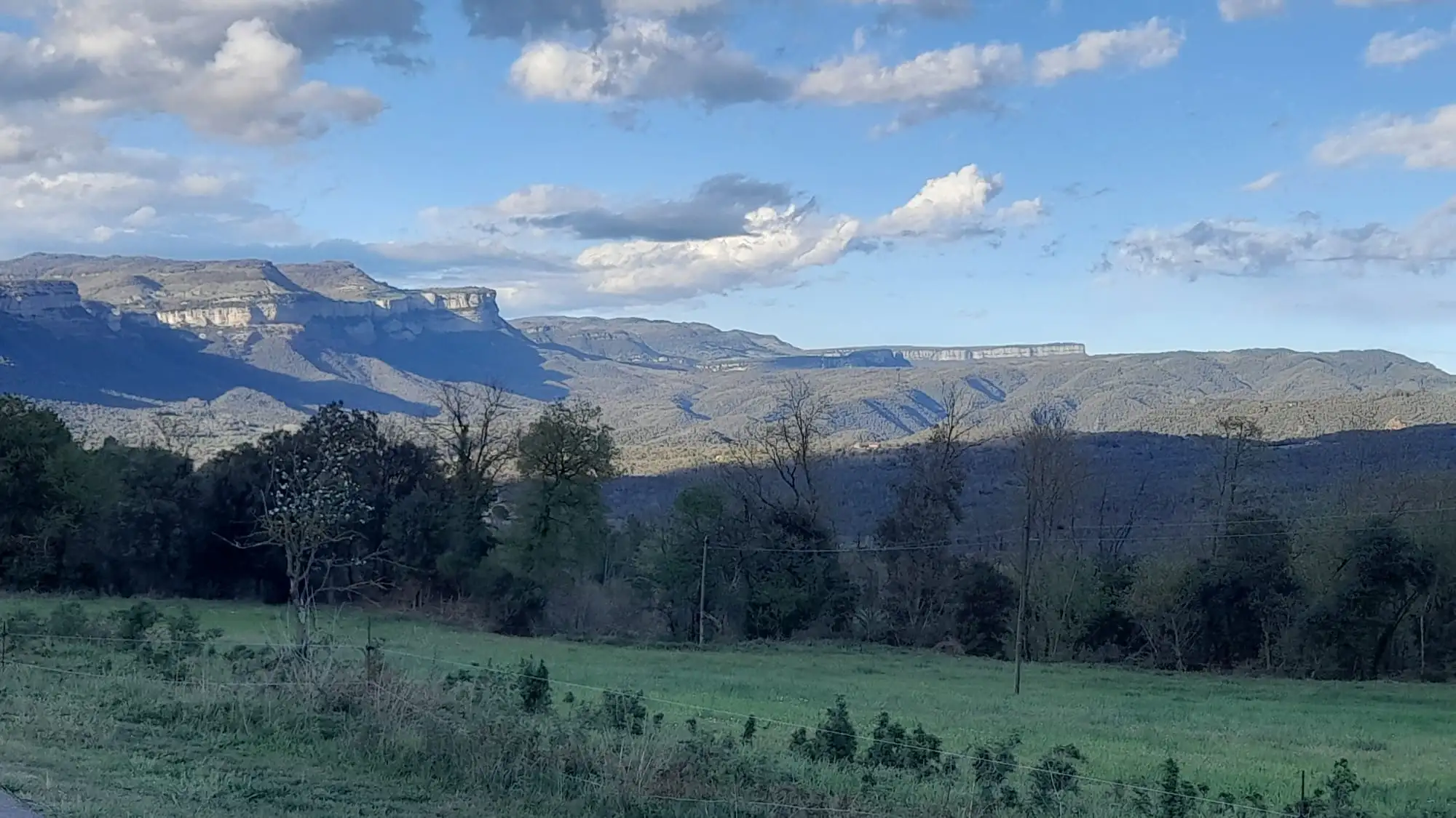 Berge und klarer Himmel